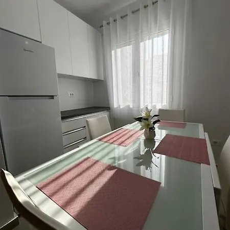 Apartment Stylish One Bedroom *